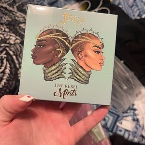 Juvias Place The Rebel Mints Eyeshadow Palette